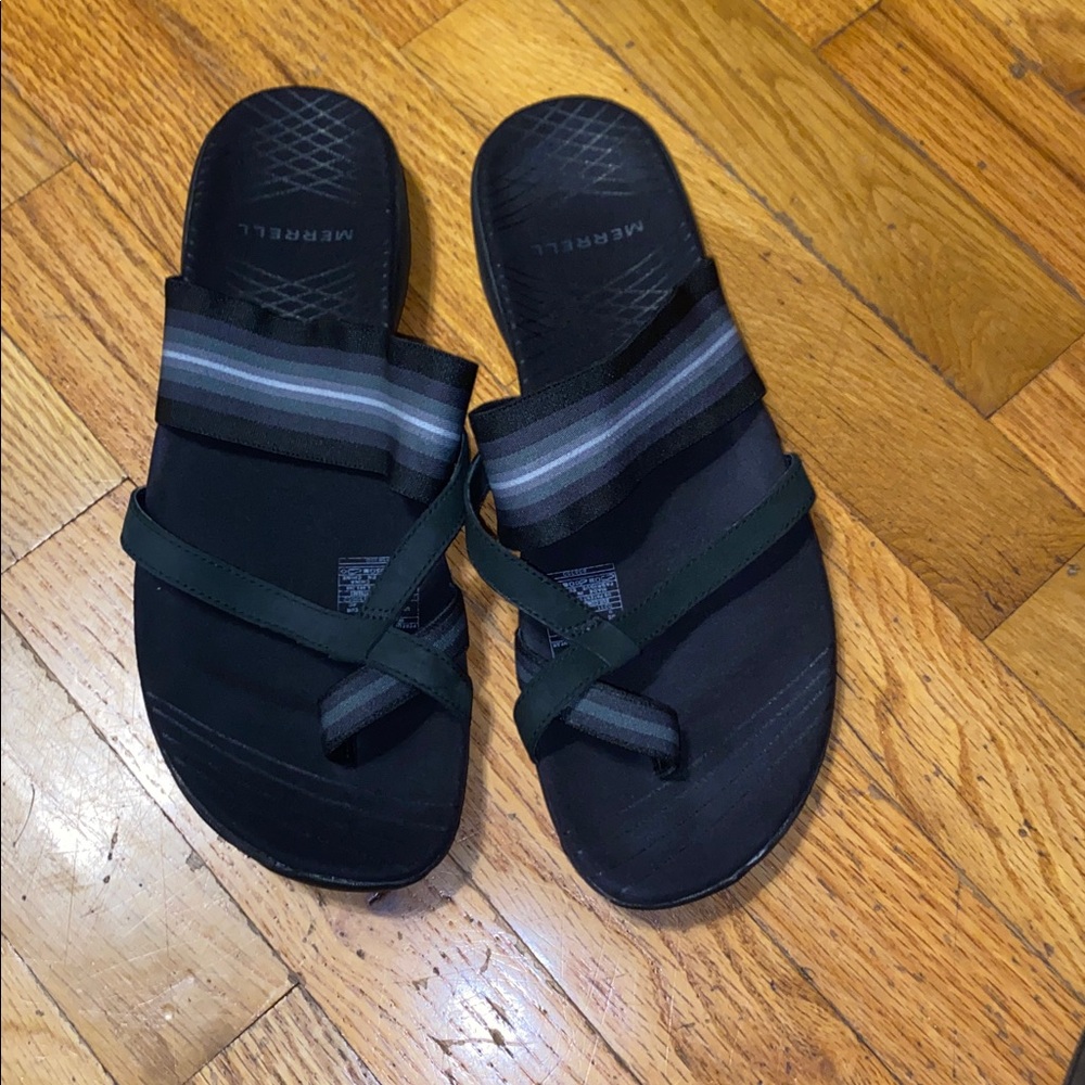 Merrell Black and Gray Slide Sandals🍀